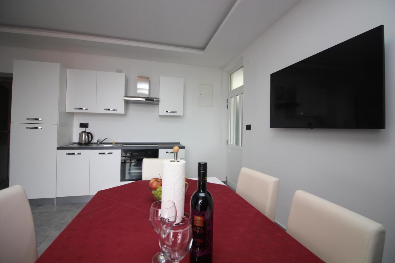 Apartments Toni Примоштен Экстерьер фото