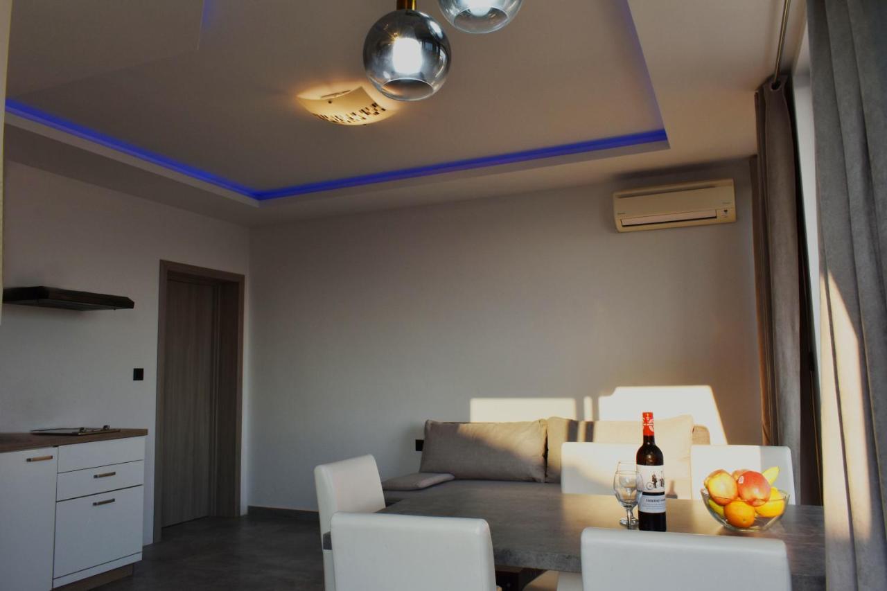 Apartments Toni Примоштен Экстерьер фото