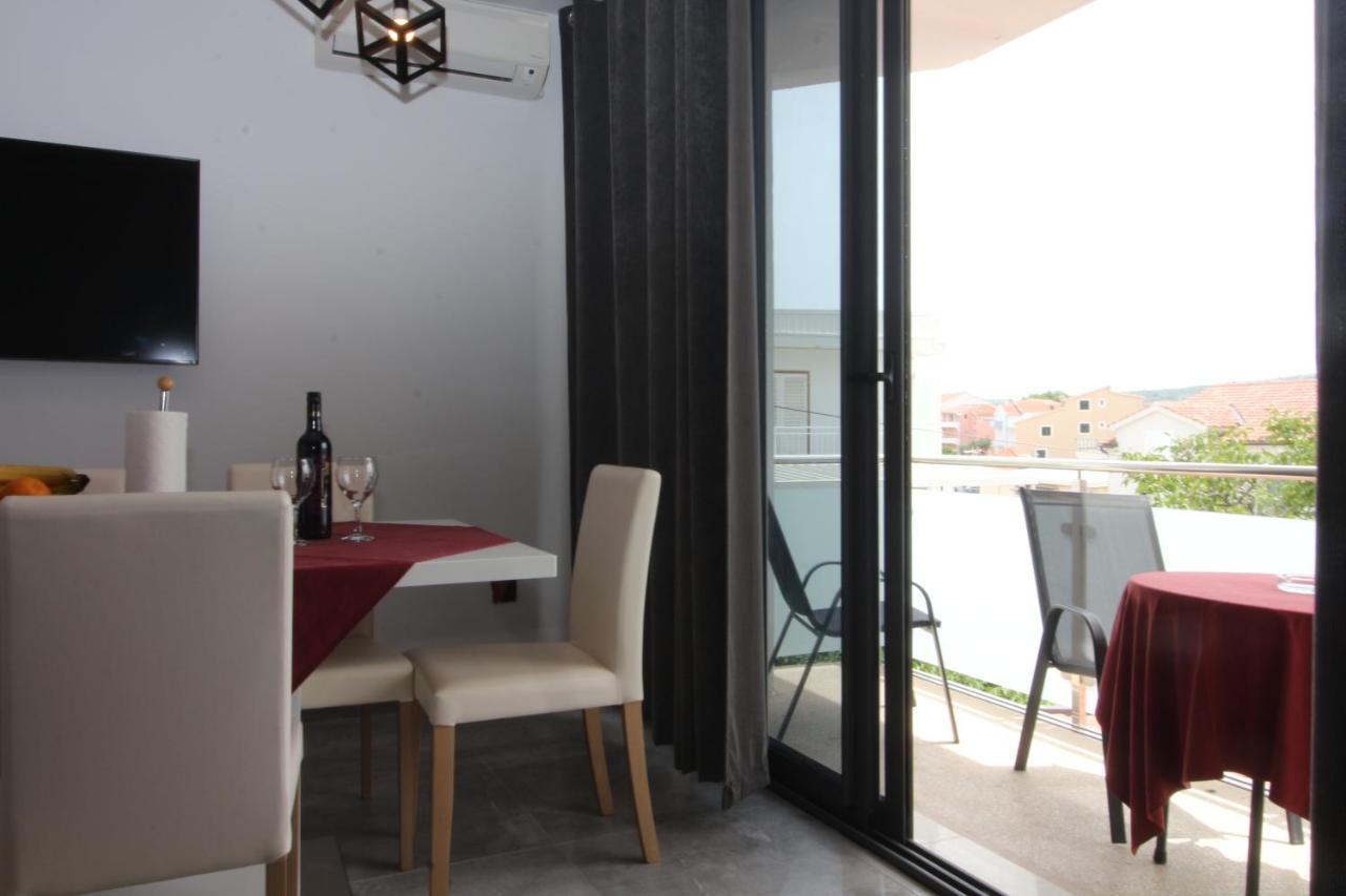 Apartments Toni Примоштен Экстерьер фото